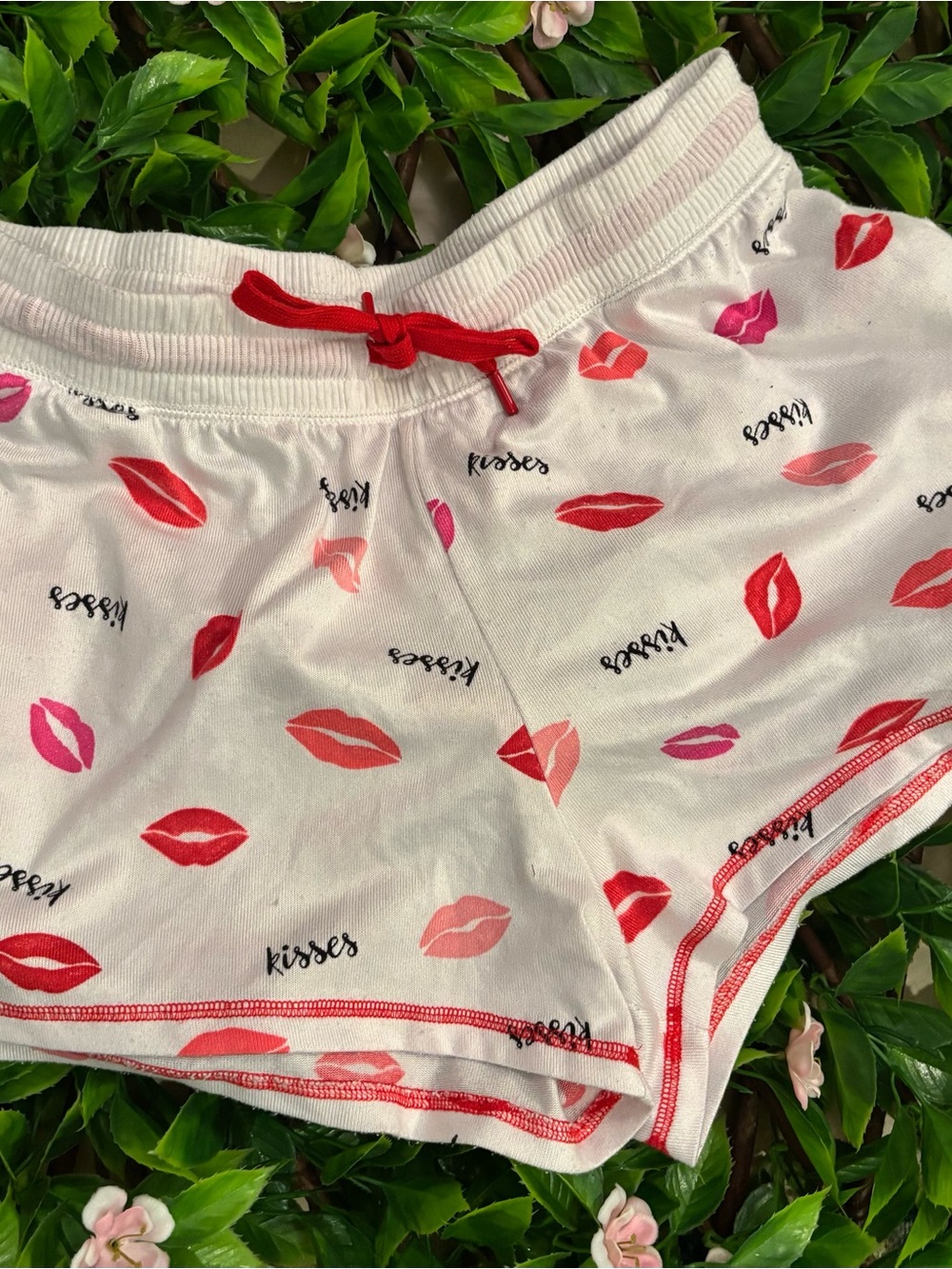 Lip Print Sleep Shorts — White with Red & Pink Lips L